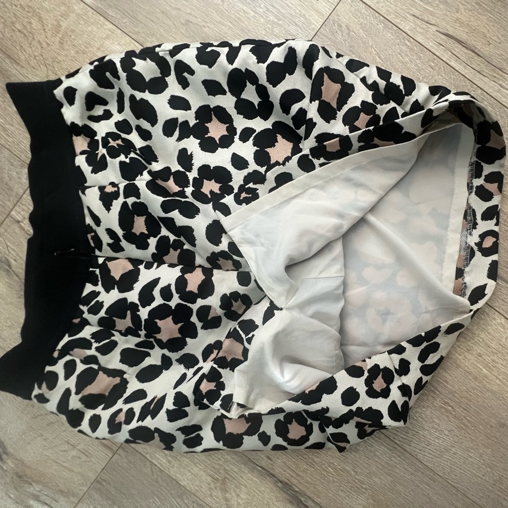 Leopard print Anne Taylor skirt. - Picture 3 of 6